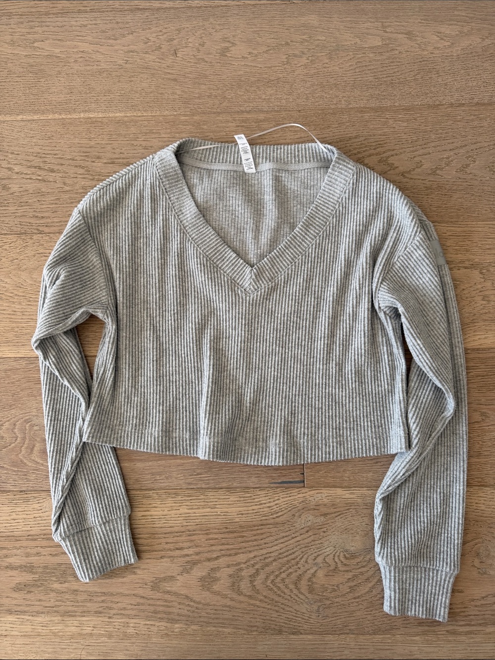 ALO Yoga Ribbed Cropped V-Neck Sweatshirt - Light Gray